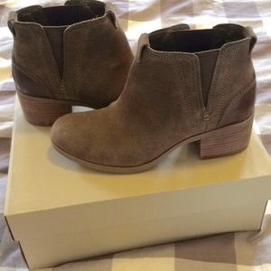 clarks women's maypearl daisy ankle bootie